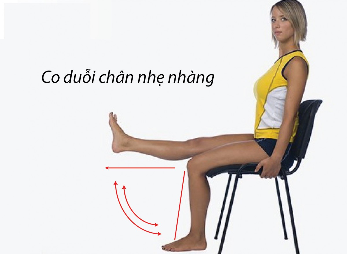 Chair legs. Упражнения на стуле. Ноги на стуле. Упражнения для ног сидя на стуле. Сидя с вытянутыми ногами.